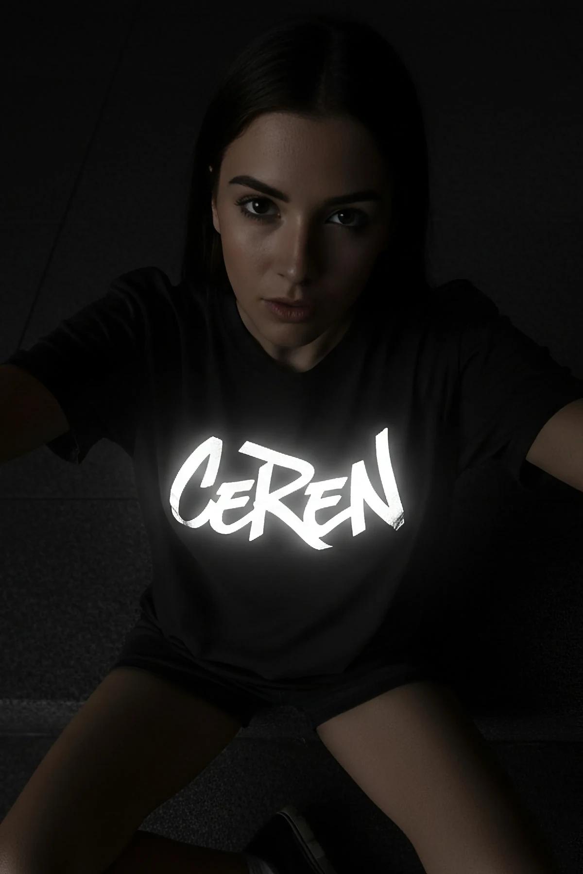 CeReN 78 isim numara reflektör sırt baskısı yakın çekim siyah tişört