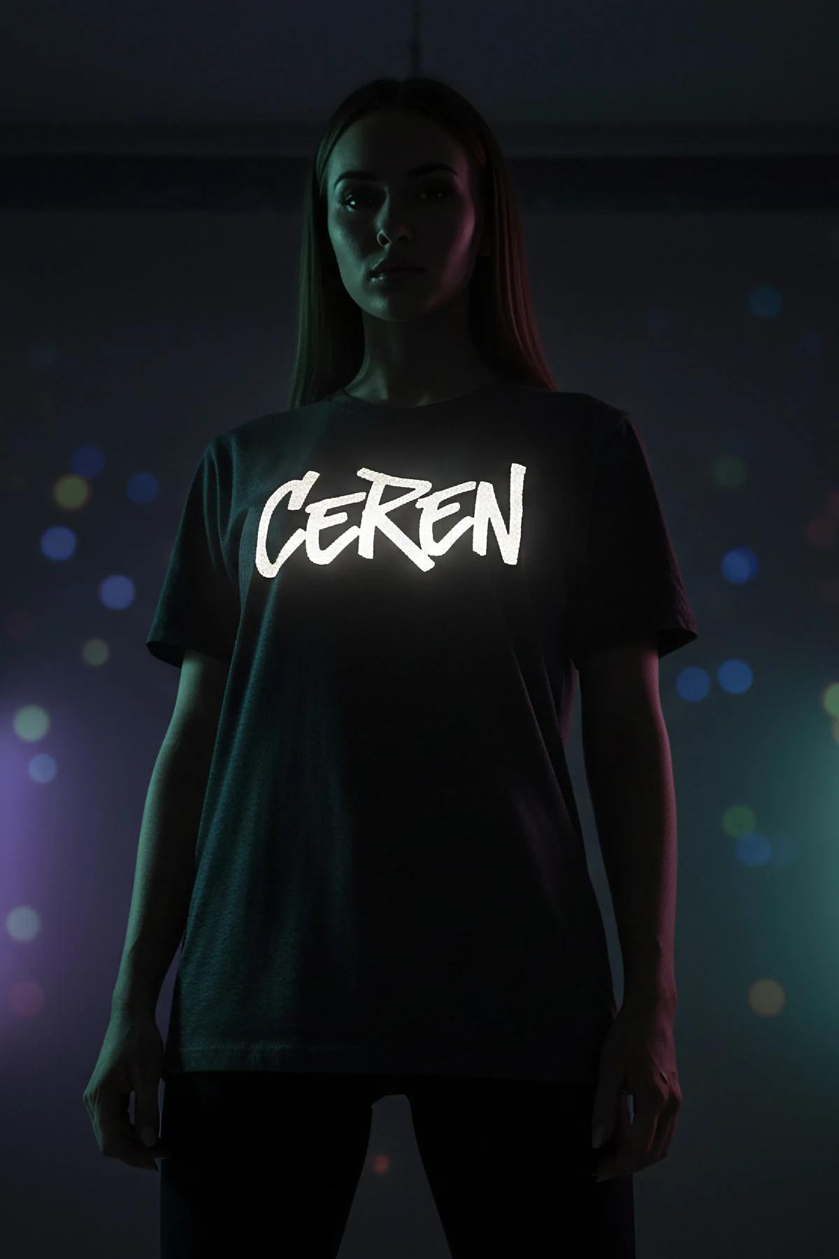 CeReN reflektörlü oversize tişört sırt görünümü tam boy model