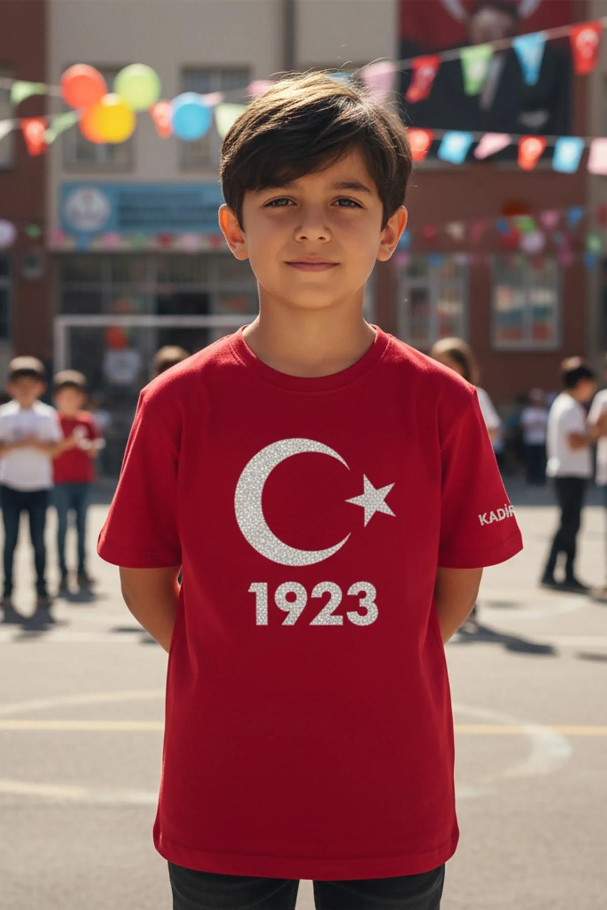 Siyah oversize tişört ön yüz düz zemin üzerinde stüdyo çekimi