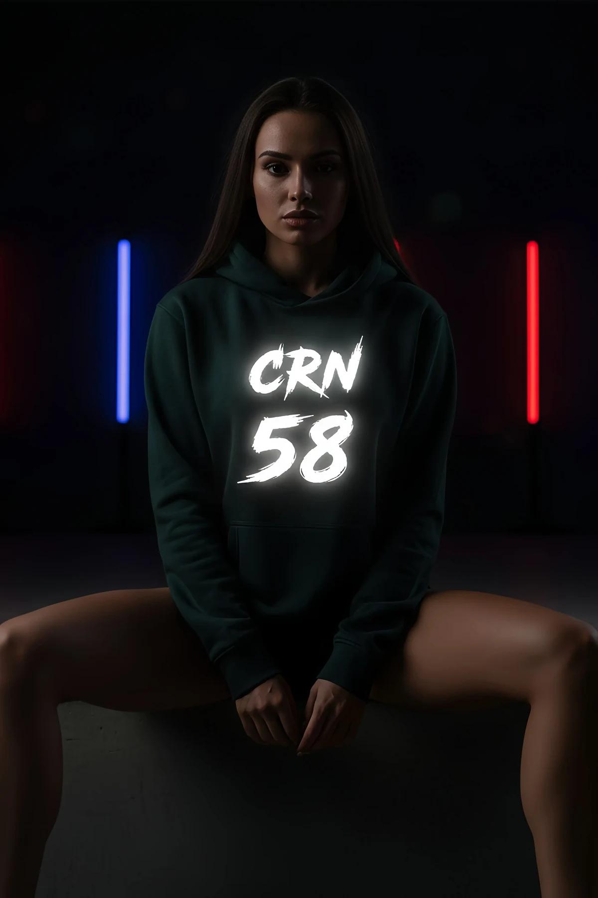 Koyu Yeşil Reflektör Baskılı Kapüşonlu Sweatshirt CRN 58 Yazılı