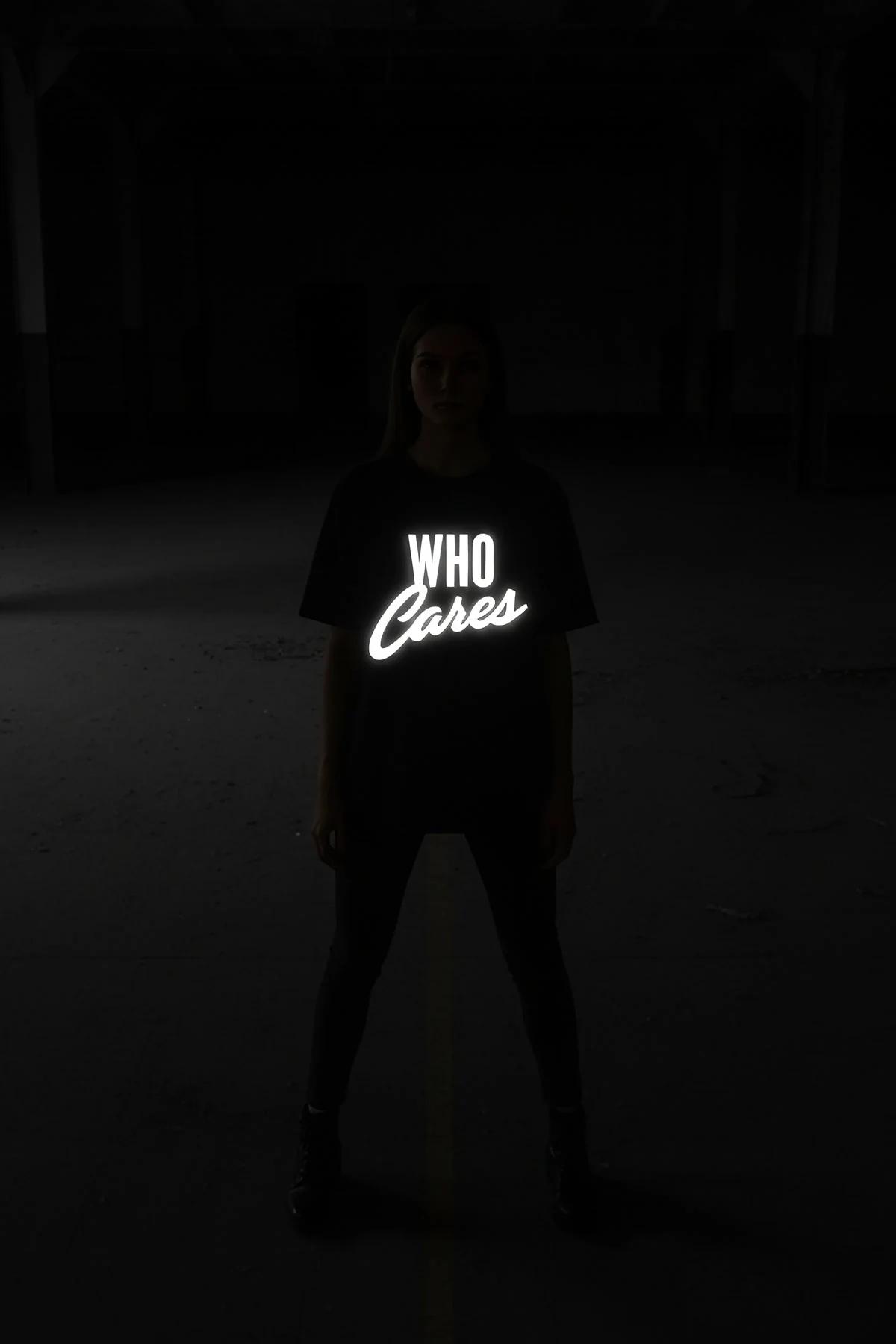 Siyah Reflektör Baskılı Oversize T-Shirt Merve 27 Arka Görünüm