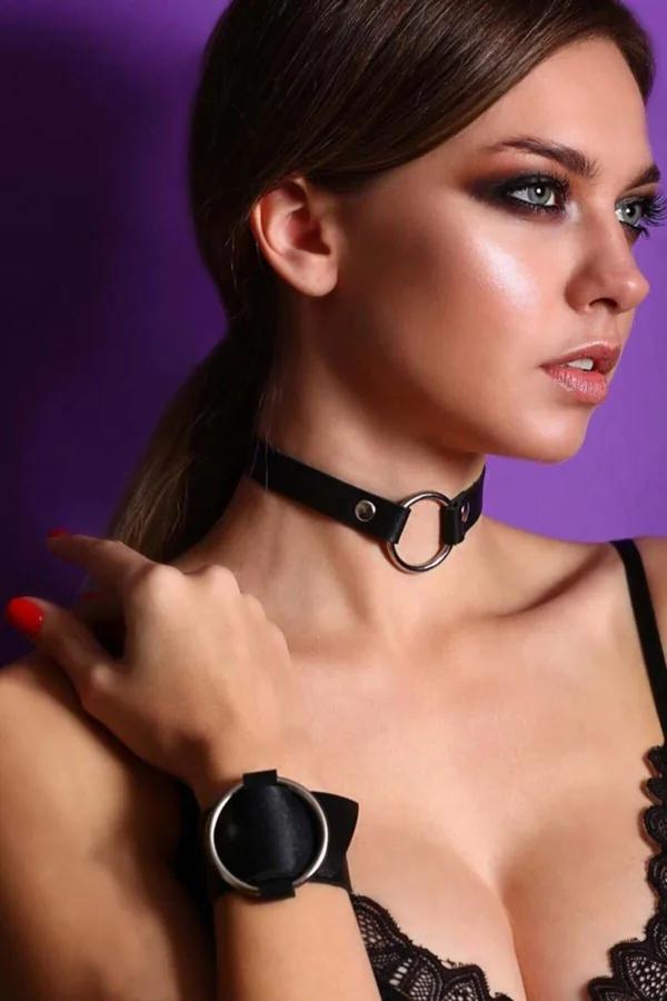 siyah vegan deri choker gümüş O-ring boyun aksesuarı ve geniş şerit bileklik 2 parçalı takım
