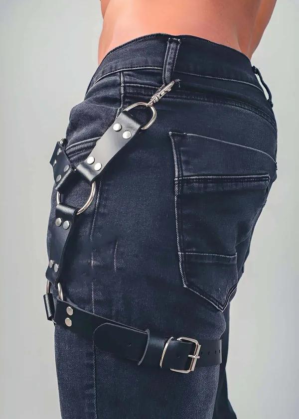 siyah suni deri bacak harness gümüş O-ring perçin detaylı zincirsiz iki bantlı tasarım kot üzeri