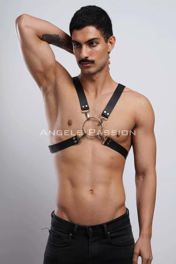 Siyah vegan deri X göğüs erkek harness gümüş O-halka ve D-halka toka detayı, clubwear