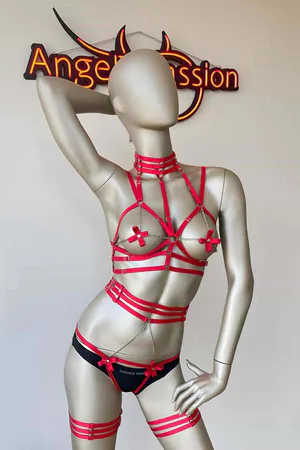 Kırmızı Fiyonk Detaylı Şık Lastik Vücut Harness