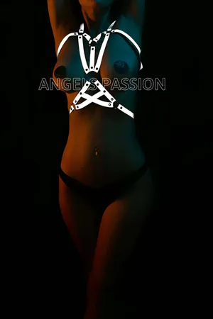 Dansçı Kostümleri Beyaz Reflektörlü Seksi Göğüs Harness - APFT107