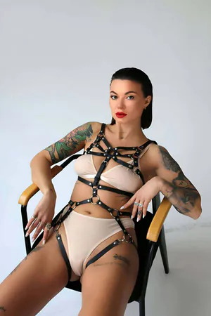 Fantezi Deri Iç Giyim Ve Kelepçe Takım - APFT724