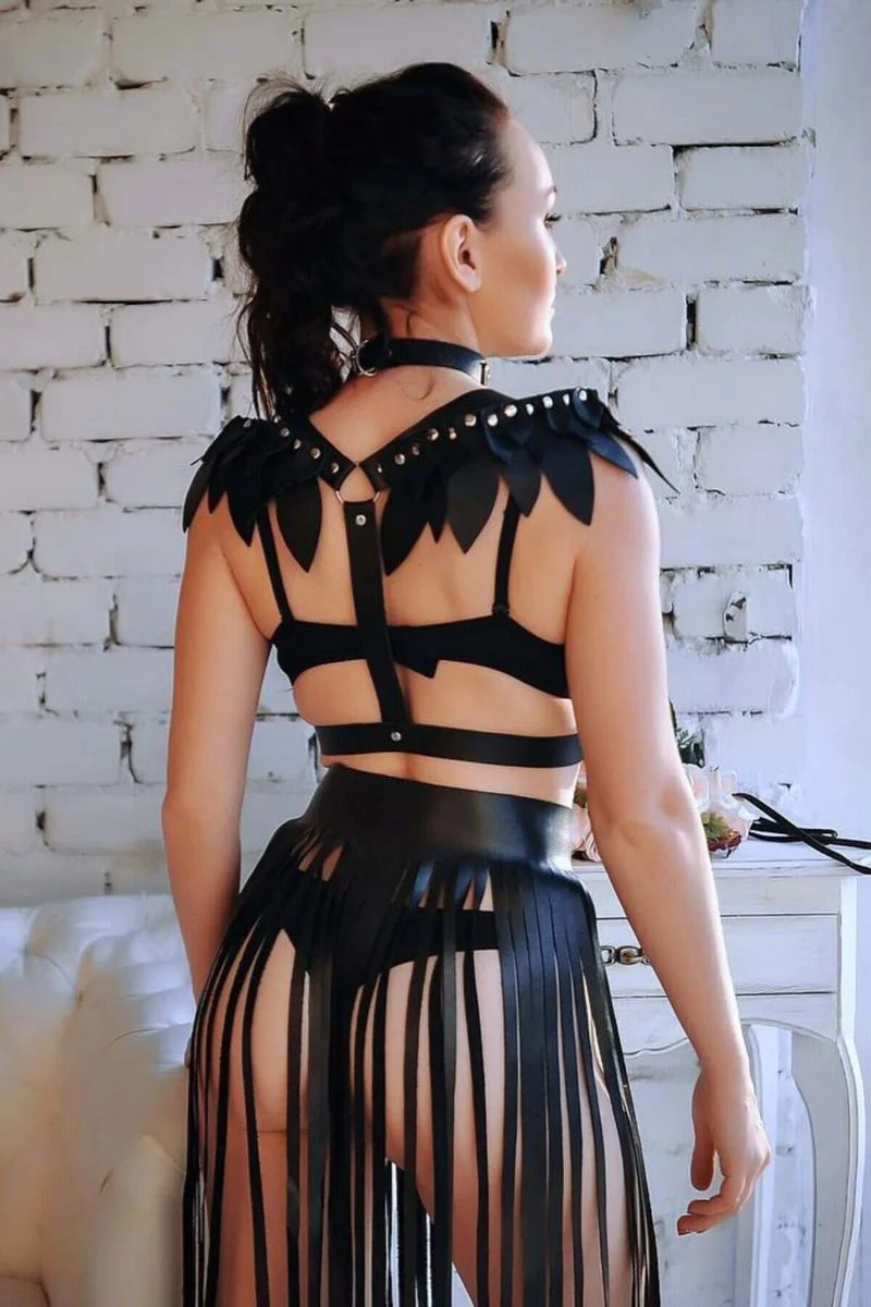 Siyah Faux Deri Omuz Kanatlı Harness Püsküllü Etek Takımı Kadın