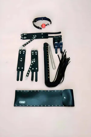 Fantazi Kırbaç Takım 4'lü Set, El - Ayak Kelepçesi, Kırbaç, Ağız Topu - APFT1306