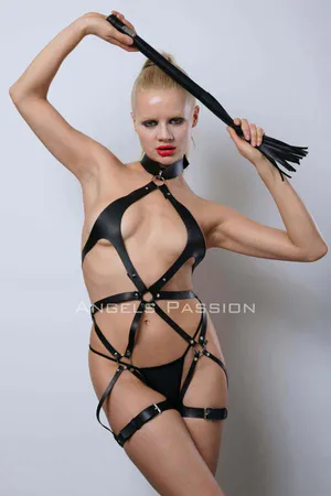 Siyah Kırbaçlı Deri Harness, Full Body Deri Harness, Erotik Deri İç Giyim - APFT1348