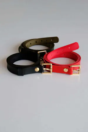 Slim Vegan Leather Belt Set Black Red Khaki Buckles
