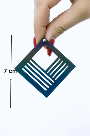 Beyaz Reflektörlü Geometrik Kare Küpe, Şık Lazer Kesim Küpe - APBJ010