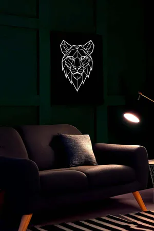 Geometrik Reflektörlü Aslan Aslan Figürlü Deri Duvar Dekoru
