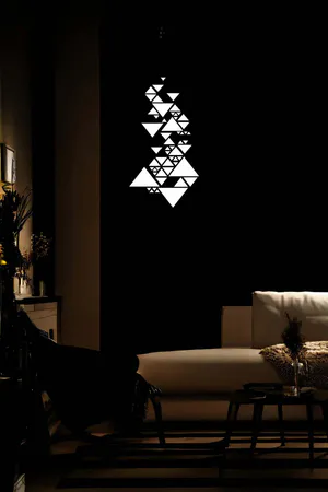 Geometrik Reflektör Detaylı Deri Duvar Dekoru