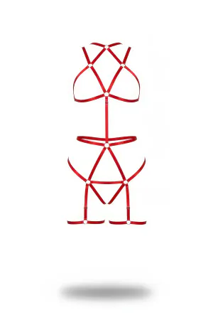 Kırmızı saten şeritli body harness metal halka detaylı geometrik desen