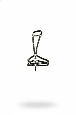 Zımba detaylı siyah suni deri vücut harness aksesuarı, metal halka ve zımba detayları ile